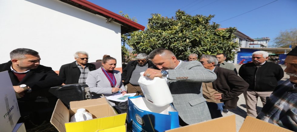 Don Zararını Azaltmak İçin Narenciye Üreticilerine Gübre Dağıtıldı