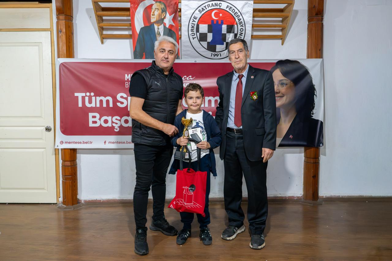 Menteşe’de Cumhuriyet Bayramı Satranç Turnuvası Düzenlendi