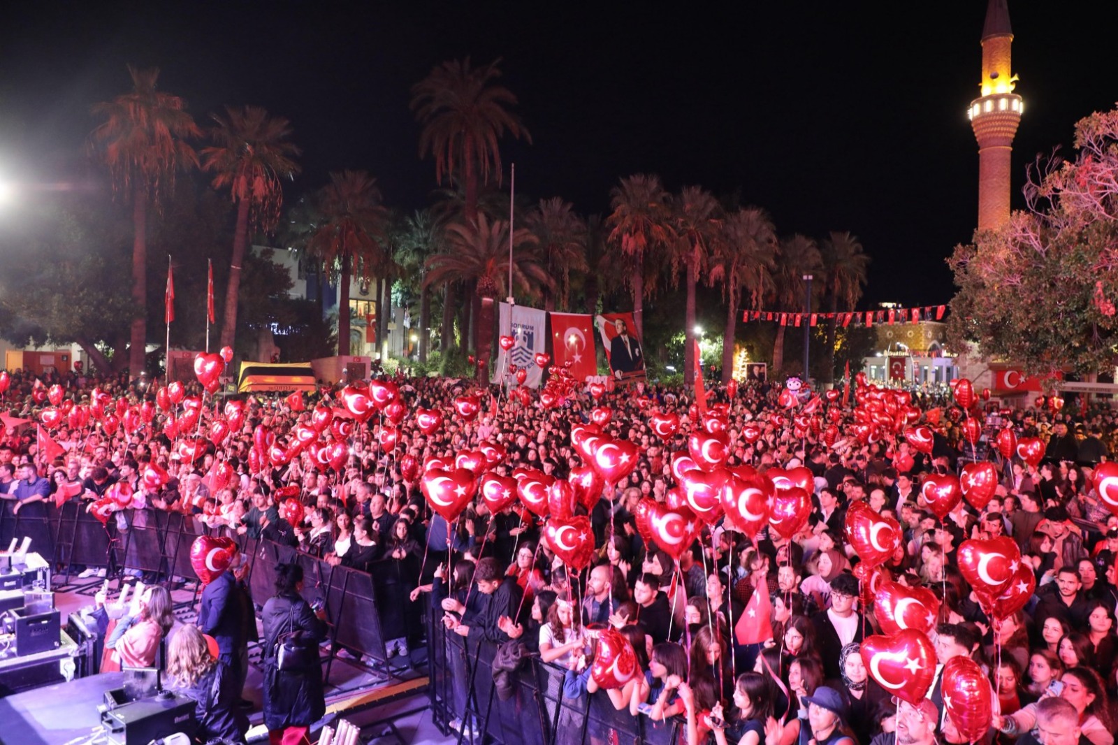 Bodrum’da Cumhuriyet Bayramı’nda Yer Gök Kırmızı Beyaz