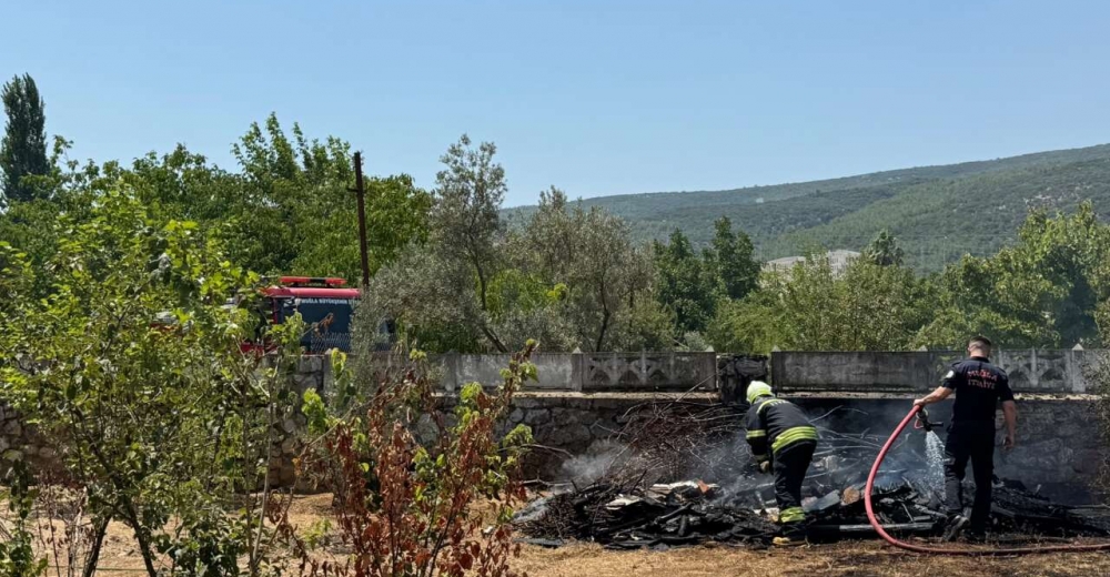 Menteşe'de Bahçede Çıkan Ot Yangını Korkuttu